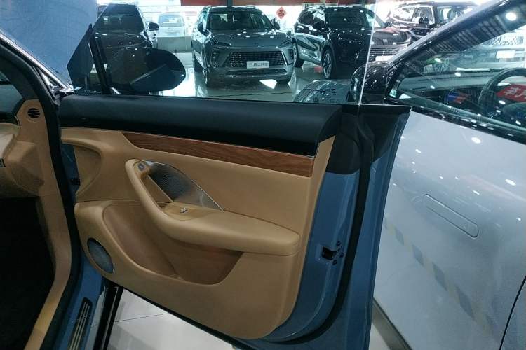 Used Hima Luxeed R7 2024 All-Electric 736 km Ultra
