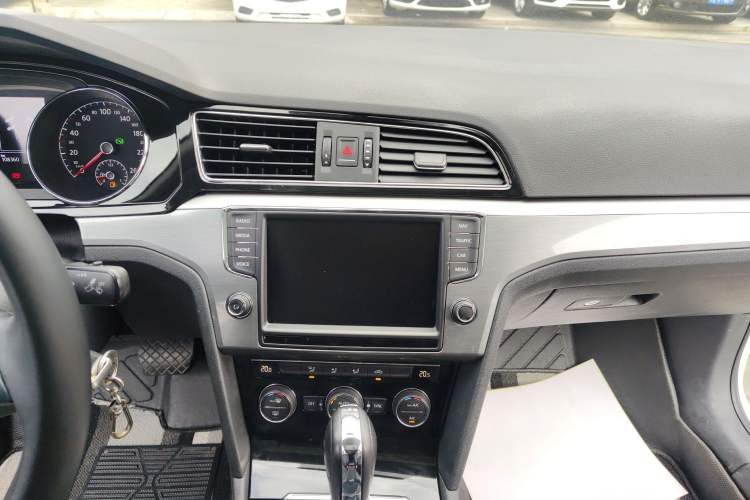 Used Volkswagen Lamando 2018 280TSI DSG Comfort Edition
