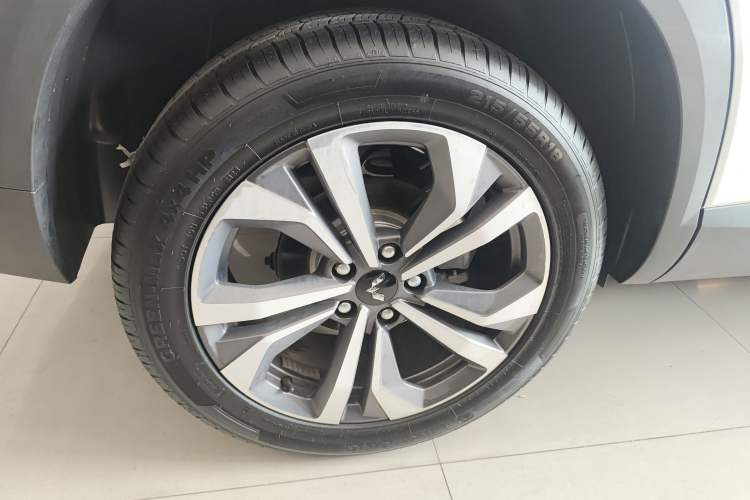 Used Wuling Asta 2022 2.0L DHT Electric-Speed Version
