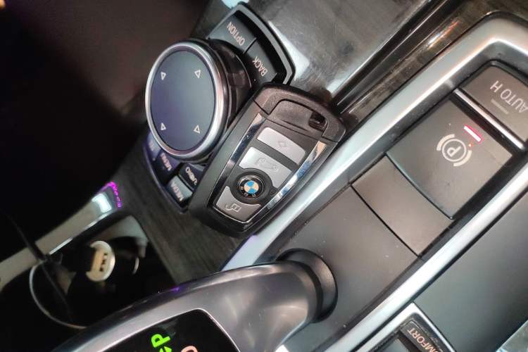 Used BMW 5 Series 2014 525Li Luxury Design Package
