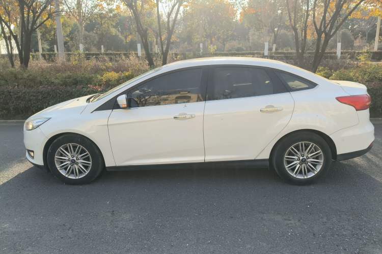 Used Ford Focus 2015 Sedan EcoBoost 180 Automatic Flagship Model