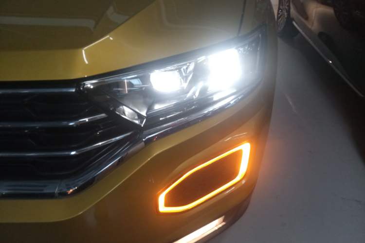 Used Volkswagen T-ROC 2018 280TSI DSG Two-Wheel-Drive Comfort Version China V Standard
