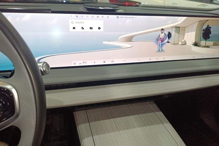 Used  E8 2024 550 km Range Rear-Wheel-Drive PRO
