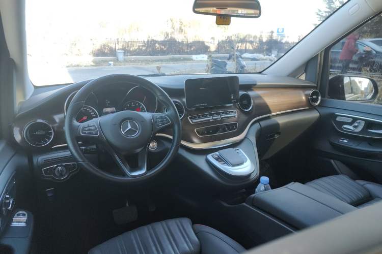 Used Mercedes-Benz V-Class 2022 V 260 Avantgarde Edition
