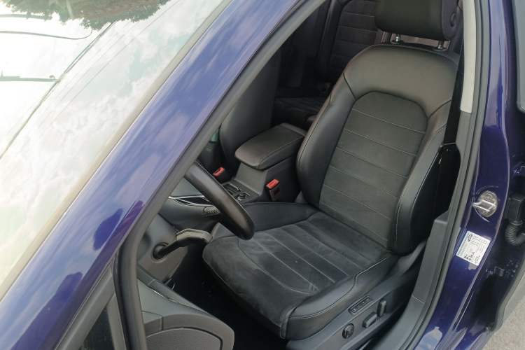 Used Volkswagen Golf 2018 230TSI Automatic Luxury Version
