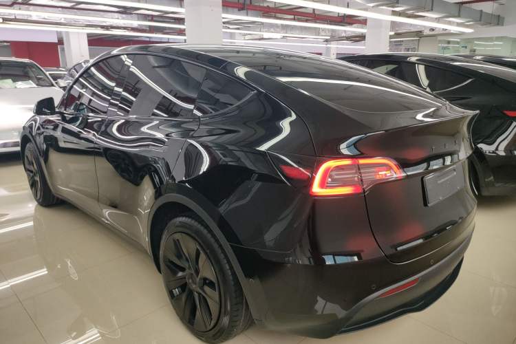 Used Tesla Model Y 2023 Long-Range All-Wheel-Drive Version
