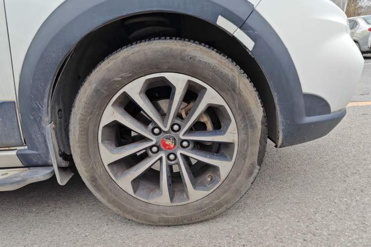 Used FORTHING Joyear X5 2013 1.6L Manual Luxury Model China IV Standard