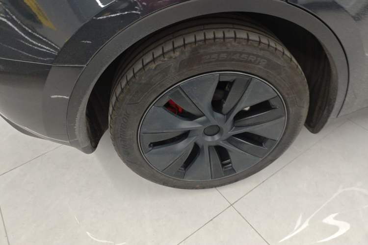 Used Tesla Model Y 2024 Long-Range All-Wheel-Drive Version
