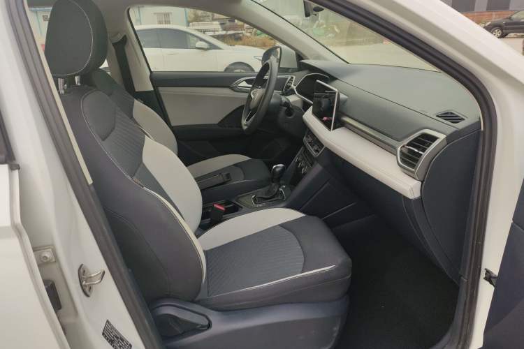 Used Volkswagen Tharu 2023 300TSI Two-Wheel-Drive Crescent Edition
