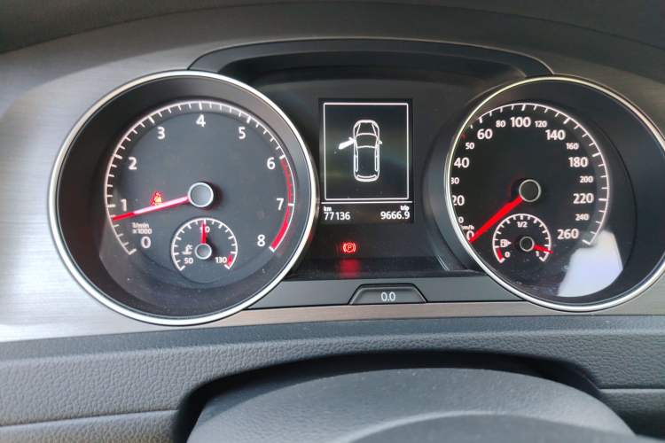 Used Volkswagen Golf 2015 1.4TSI Automatic Luxury Model
