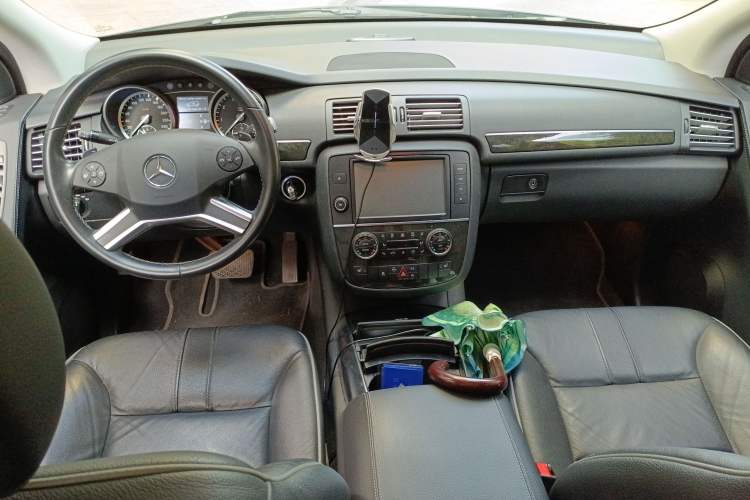 Used Mercedes-Benz R-Class 2017 R 320 4MATIC Business Edition Prestige Model
