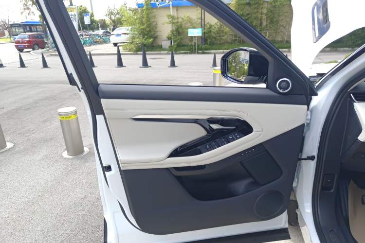 Used Land Rover Range Rover Evoque 2023 Aurora L 249 PS Luxury Edition