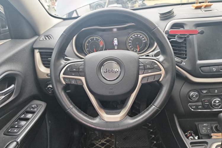 Used Jeep Cherokee 2016 2.0L Superior Edition