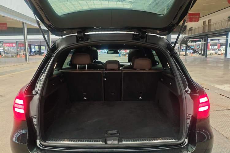 Used Mercedes-Benz GLC 2019 Facelift GLC 260 L 4MATIC Luxury Model
