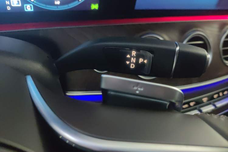 Used Mercedes-Benz E-Class New Energy 2022 E 350 e L Plug-in Hybrid Sedan
