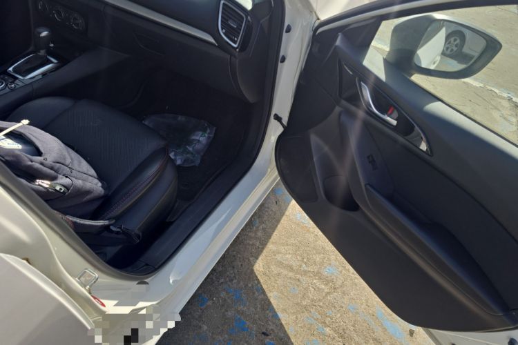 Used Mazda Mazda 3 Axela 2014 Sedan 1.5L Automatic Comfort Model
