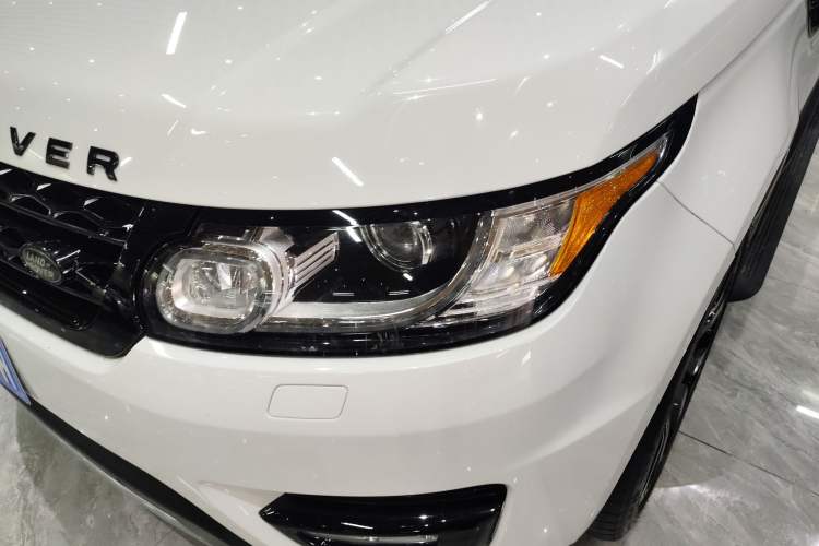 Used Land Rover Range Rover Sport 2014 3.0 V6 SC Gasoline Version HSE
