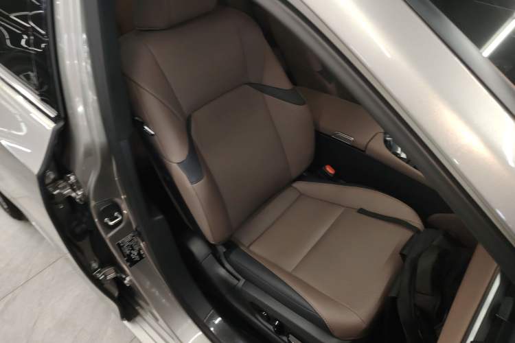 Used Lexus ES 2025 300h Deluxe Edition