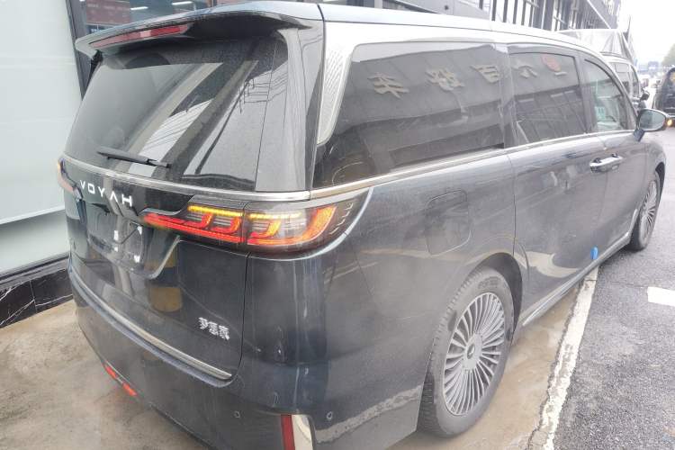 Used VOYAH Dream 2025 PHEV Four-Wheel-Drive Flagship Kunpeng Edition
