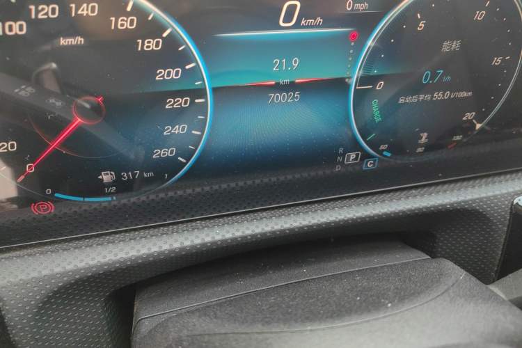 Used Mercedes-Benz A-Class 2022 Second Facelift A 200 L Sport Sedan Fashion Version
