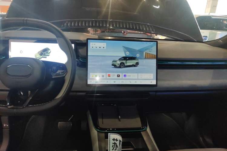 Used Lynk & Co 08 EM-P 2023 120km Long-Range Pro
