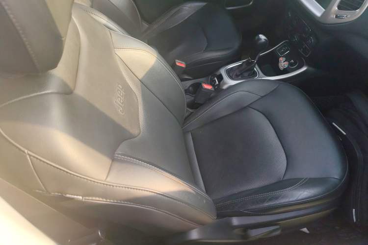 Used  Compass 2017 200T Automatic Family Edition
