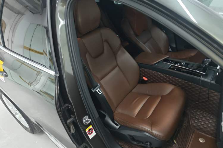 Used Volvo XC60 2021 T5 4x4 Smart Luxury Edition