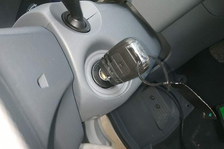 Used Wuling Yangguang 2024 300KM Comfort Version Passenger Van 75kW