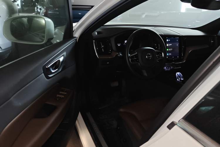 Used Volvo XC60 2025 B5 Four-Wheel Drive Smart & Advanced Luxury Edition
