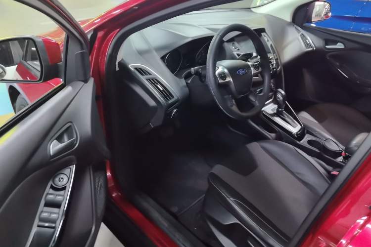 Used Ford Focus 2012 Hatchback 1.6L Automatic Fashion Edition
