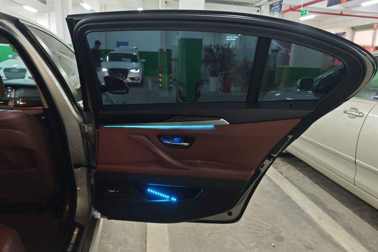 Used BMW 5 Series 2014 520Li Elegant Model
