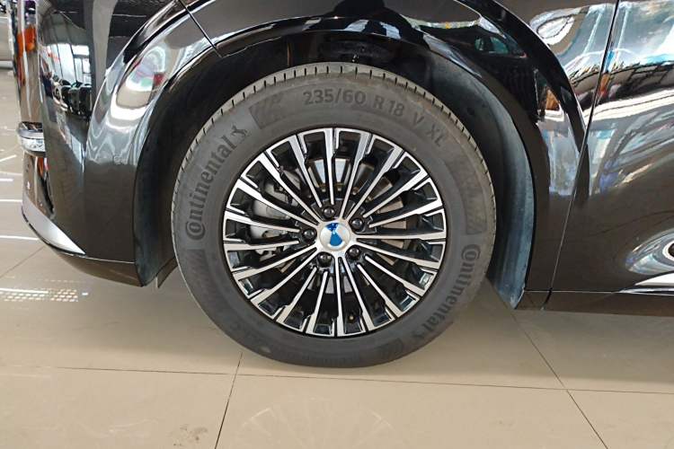 Used Denza D9 2024 DM-i 980 Four-Wheel Drive Flagship Model
