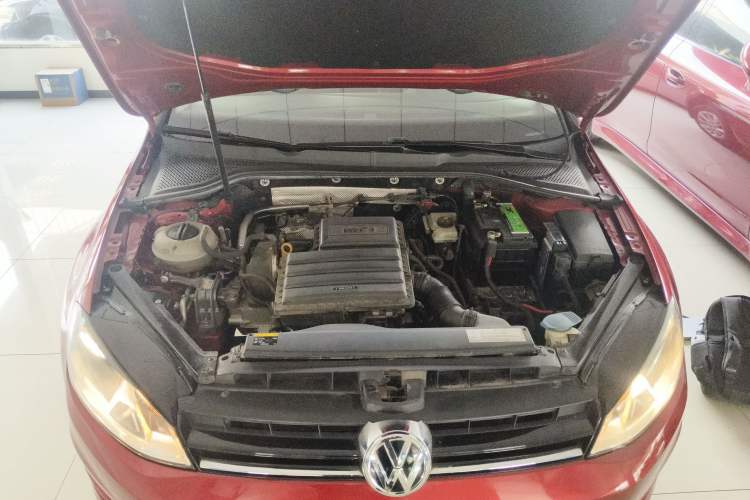 Used Volkswagen Golf 2016 1.6L Automatic Fashion Model
