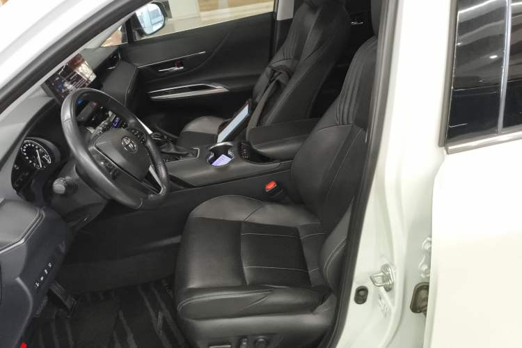 Used Toyota Harrier 2023 2.0L CVT Two-Wheel Drive Deluxe Edition
