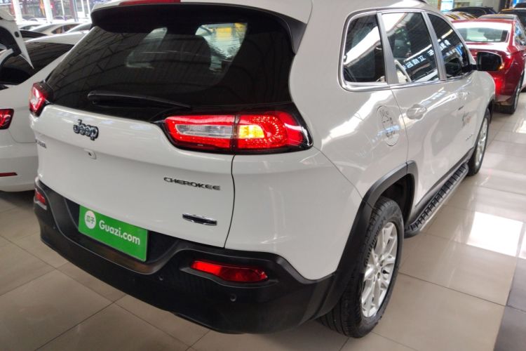 Used  Cherokee 2017 2.0L Superior Edition