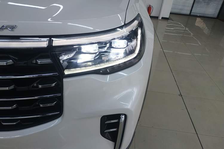 Used Ford Explorer 2023 EcoBoost 285 Four-Wheel Drive Titanium Edition 6 Seats