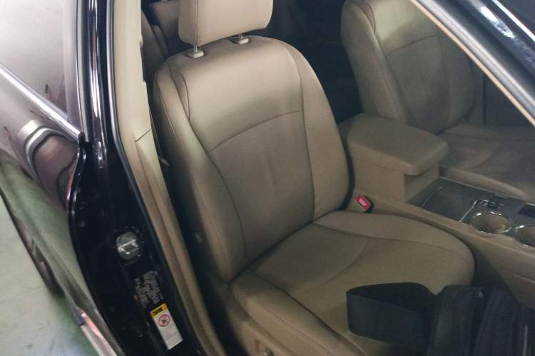 Used Toyota Highlander 2012 2.7L Two-Wheel Drive 7-Seater Luxury Edition
