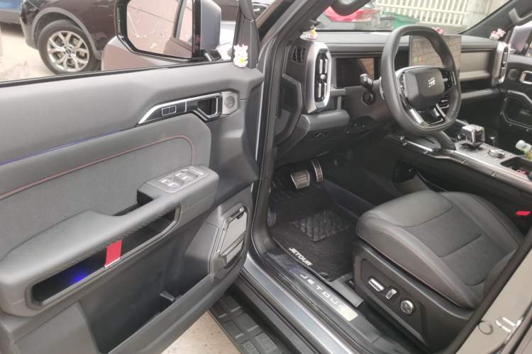 Used JETOUR Traveler 2023 2.0T All-Wheel Drive Conquer PRO
