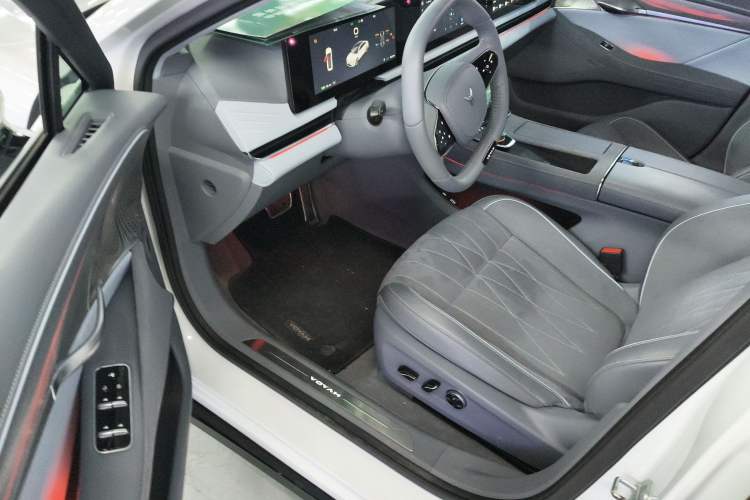 Used VOYAH PASSION 2023 Four-Wheel Drive Standard Edition
