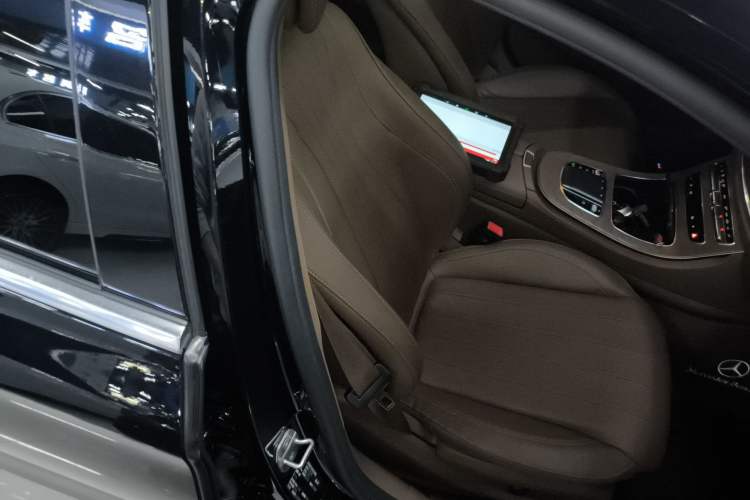 Used Mercedes-Benz E-Class 2023 Updated E 300 L Fashion Edition
