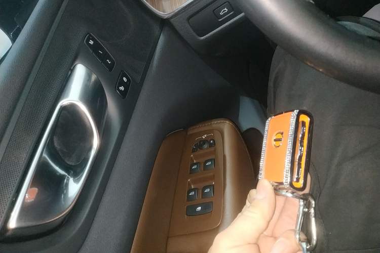 Used Volvo XC60 2023 B5 4x4 Smart Luxury Edition