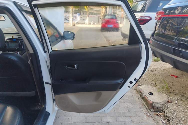 Used Hyundai Celesta 2015 1.6L Automatic Comfort Model
