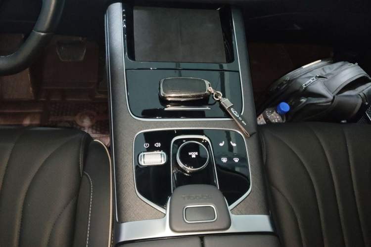 Used Chery Tiggo 9 2023 2.0T Dual-Clutch Two-Wheel Drive Leading Edition 5 Seats
