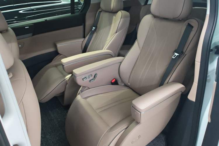 Used XPeng X9 2024 702 Ultra-Long Range Max
