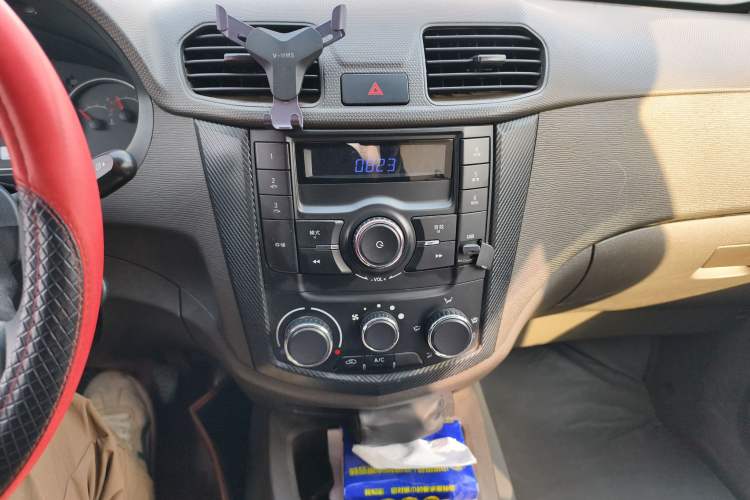 Used Wuling Hongguang 2014 1.5L Standard Version
