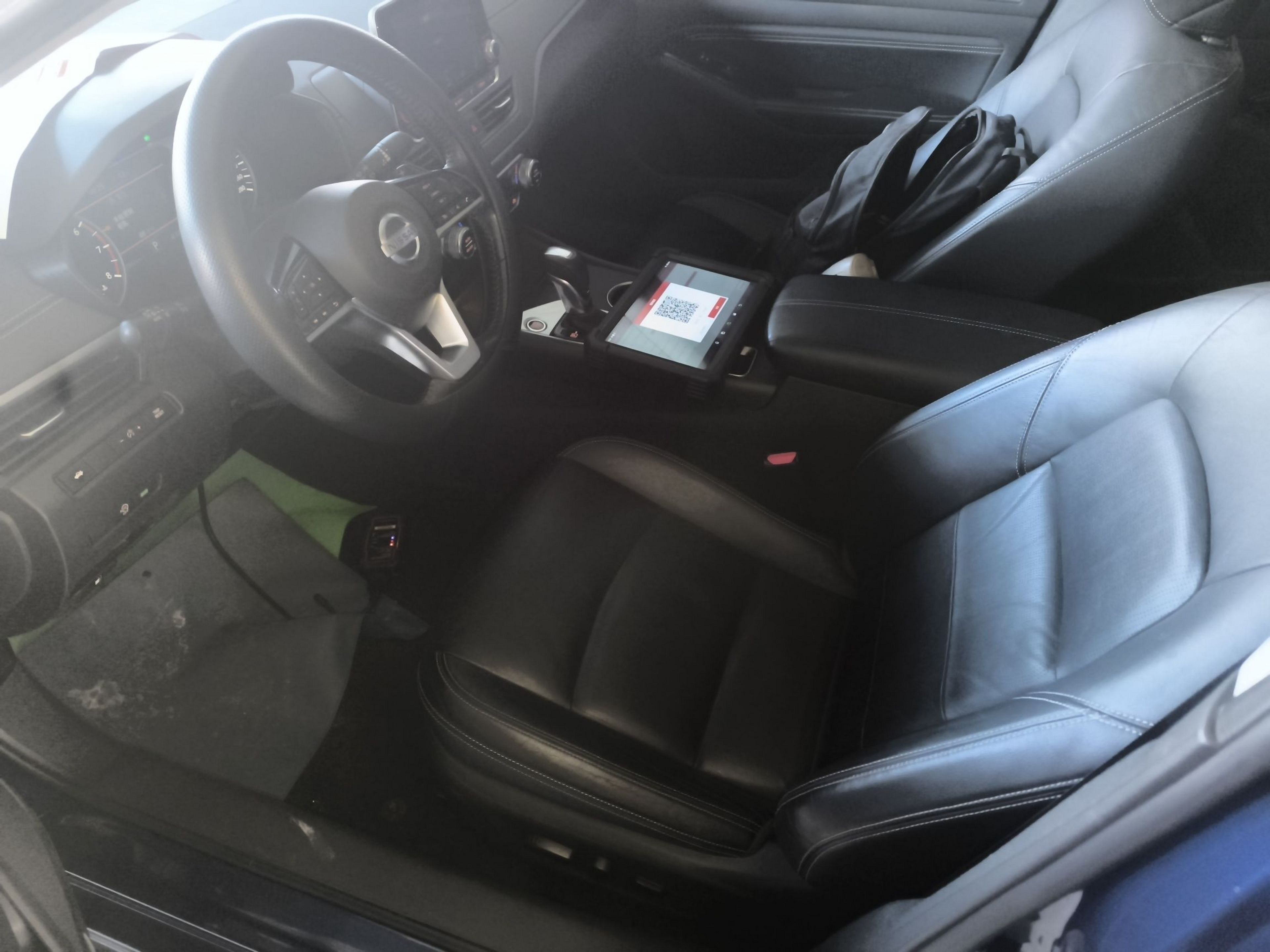 المقاعد الأمامية داخل السيارة