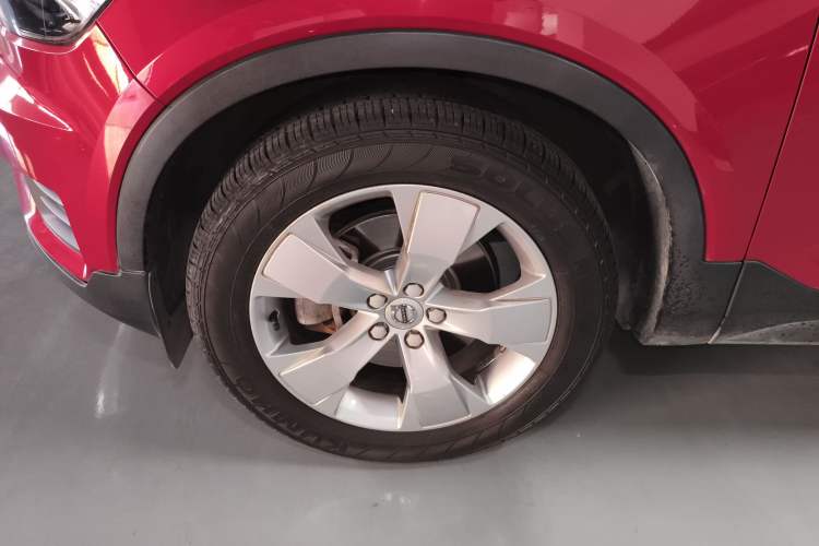 Used Volvo XC40 2019 T4 4x4 Midday Lava Red
