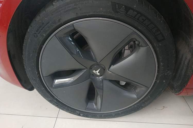 Used Tesla Model 3 2019 Long-Range All-Wheel-Drive Version
