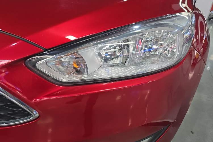 Used Ford Focus 2017 Hatchback 1.6L Automatic Fashion Edition Smart Drive Version
