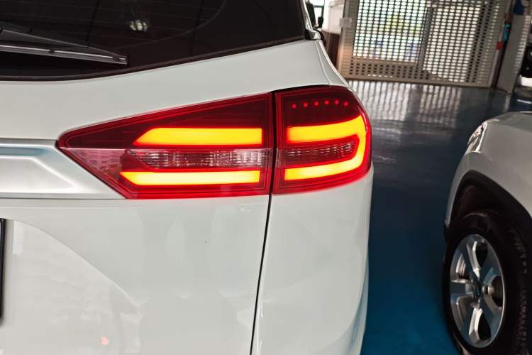 Used Geely Auto Emgrand X7 Sport 2021 Million Edition 1.8TD DCT Two-Wheel Drive Comfort Model
